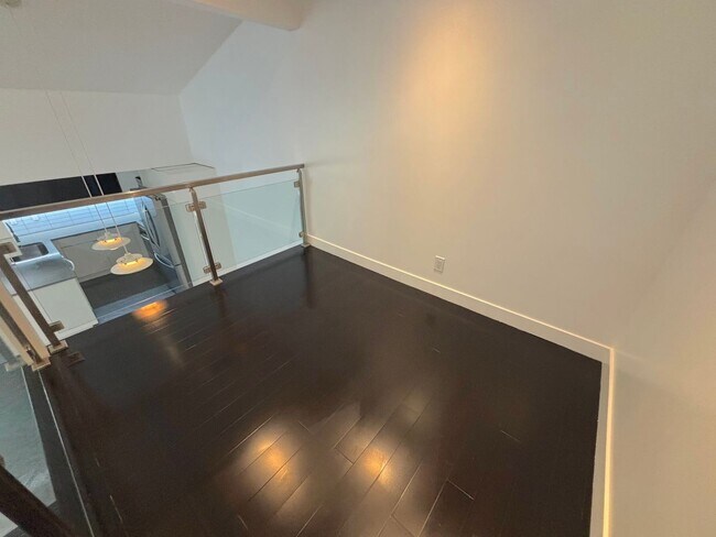 Building Photo - Clean 2 bedroom condo located near downtown Fullerton