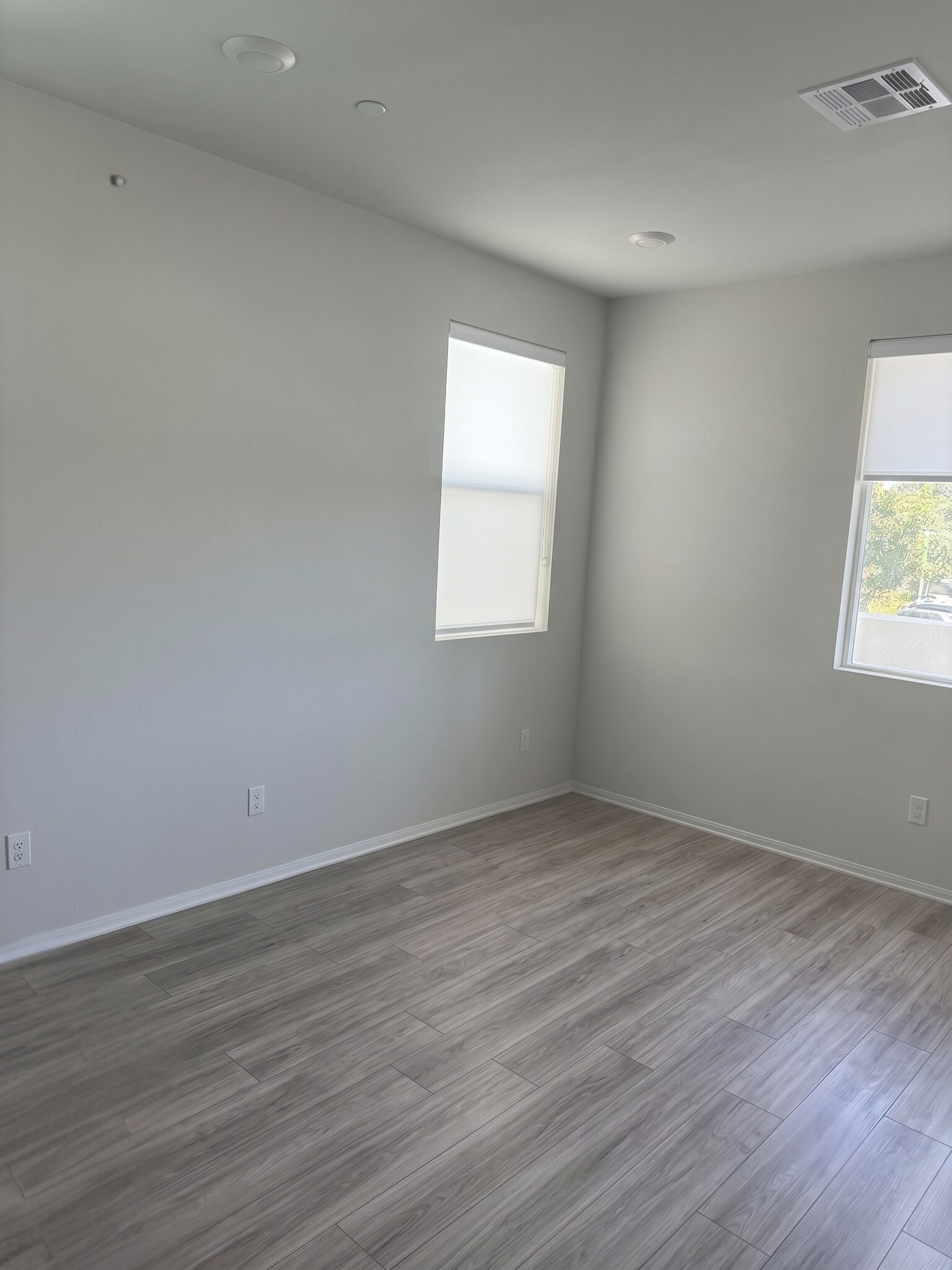 Building Photo - 211 N Vincent Ave