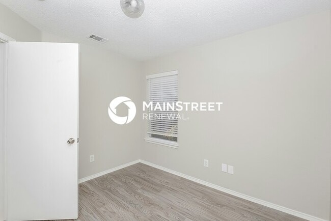 Building Photo - 4 Bedroom Pet-Friendly Home in Arlington, TX with Main Street Renewal
