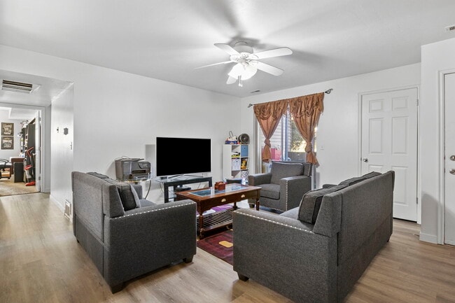 Building Photo - 4160 S Oak Meadows Dr