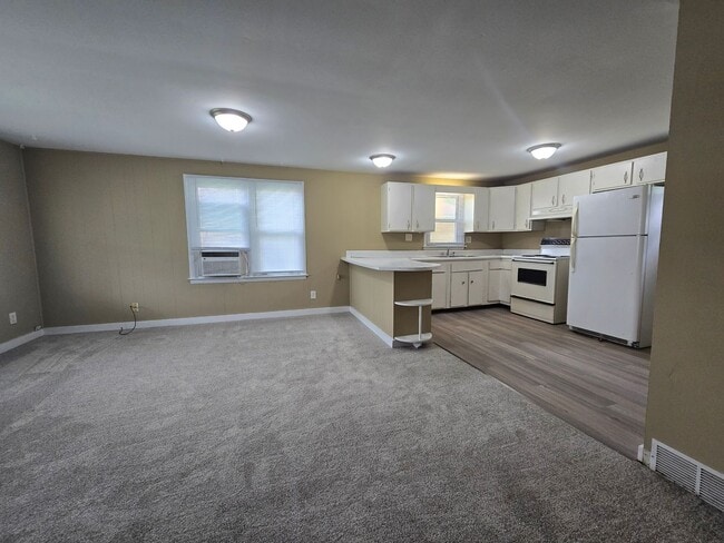 Building Photo - 2 Bedroom Home in Normal