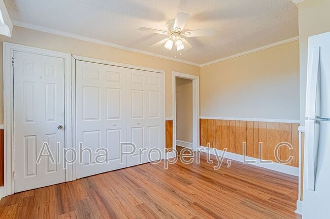 Building Photo - 496 Langley Rd