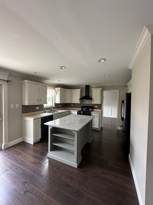 Building Photo - 1258 Lasser Dr