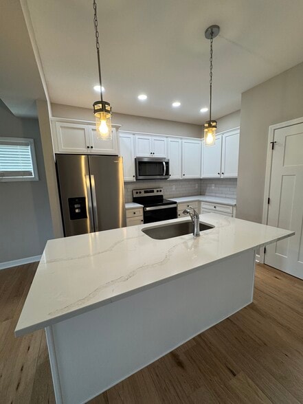 Building Photo - 1407 Village Loop