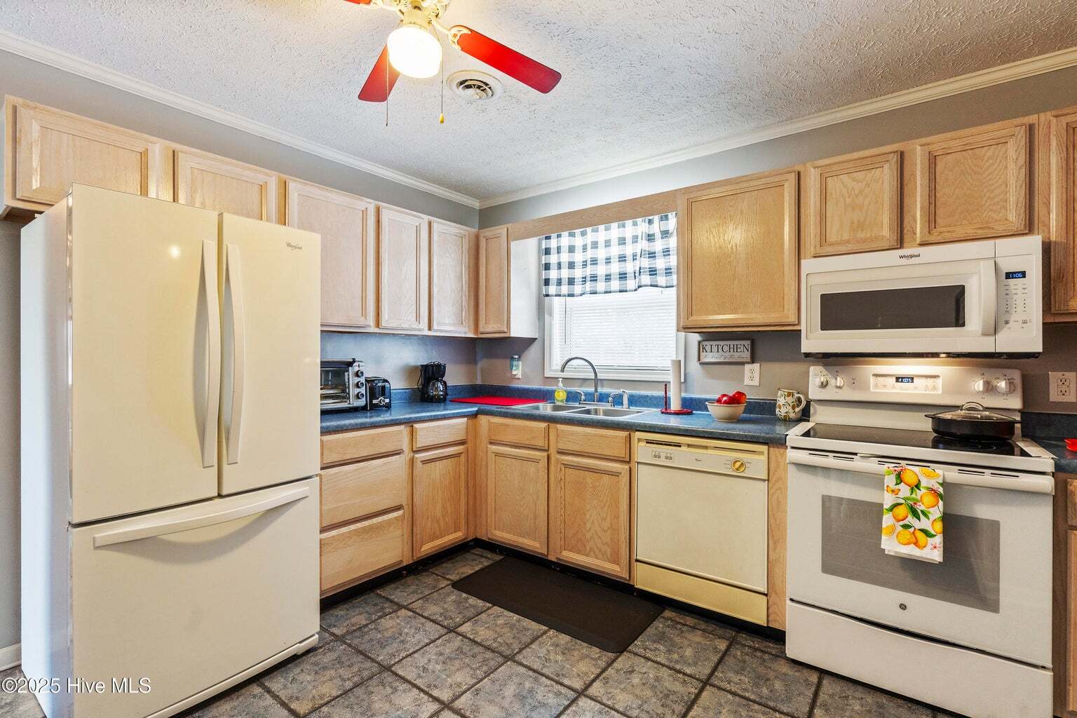 Kitchen - 606 Manassas Dr