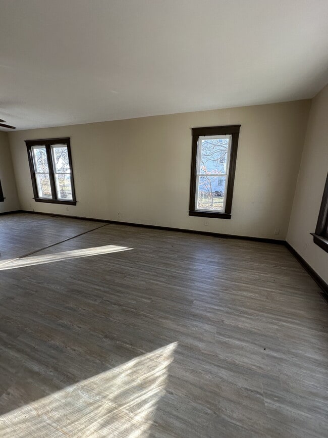 Building Photo - 1043 Vine St