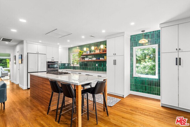 Building Photo - 10275 Oletha Ln