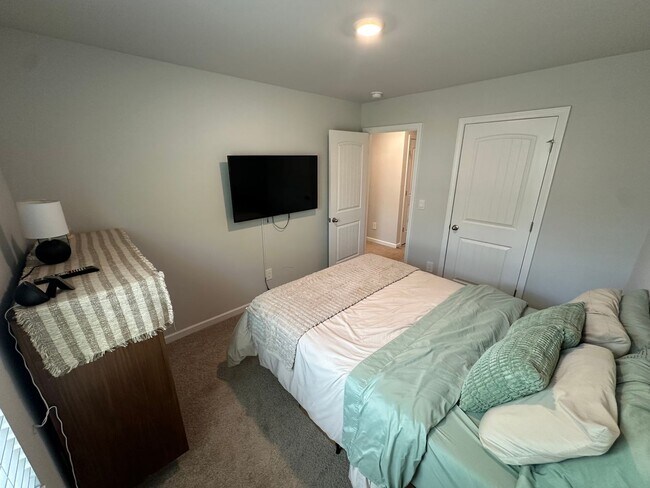 Building Photo - FOR LEASE- NEW TOWNHOME IN LEBANON!