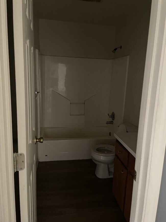 Building Photo - 904 W Oklahoma Ave