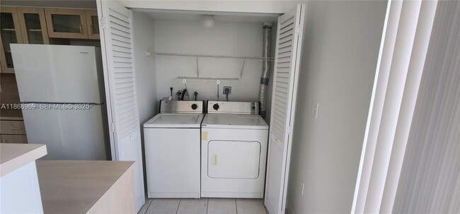 Building Photo - 8545 SW 152nd Ave