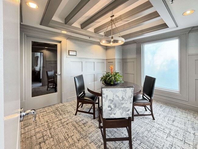 Building Photo - A 2 BR Lifestyle of Luxury at One Vinings Mountain!