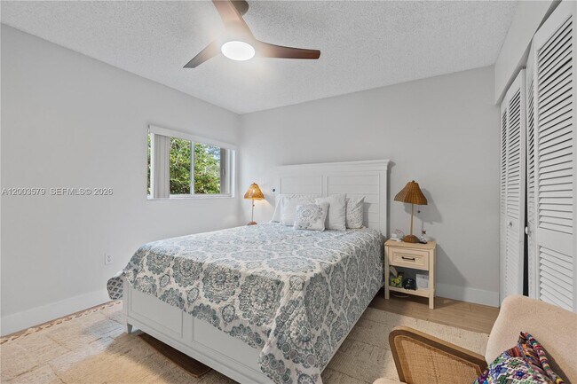 Building Photo - 237 NW 100th Ave