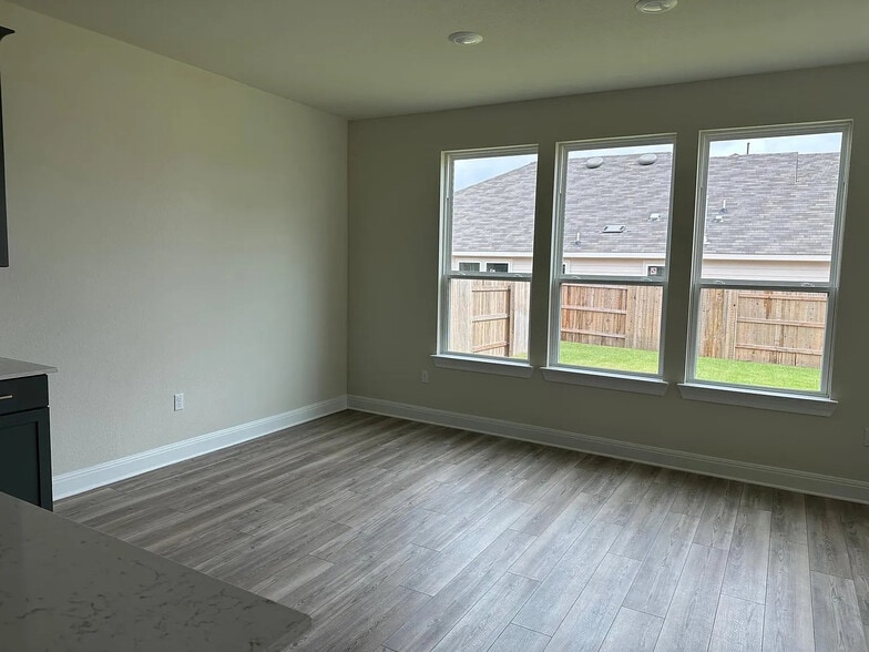 Building Photo - Room in House on Purple Heart Dr