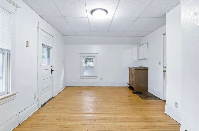 Building Photo - 612 7th Ave S