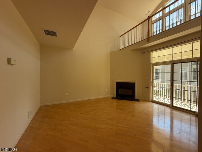 Building Photo - 117 Crown Ct