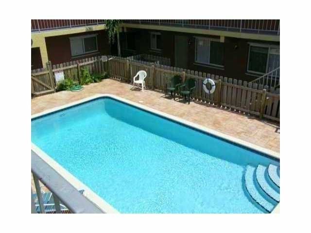 Building Photo - 3050 NE 5th Ter