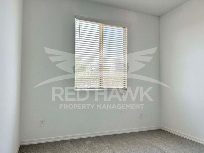 Building Photo - 35991 W San Clemente Ave