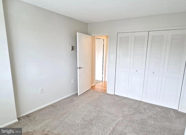 Building Photo - 2500 N Van Dorn St