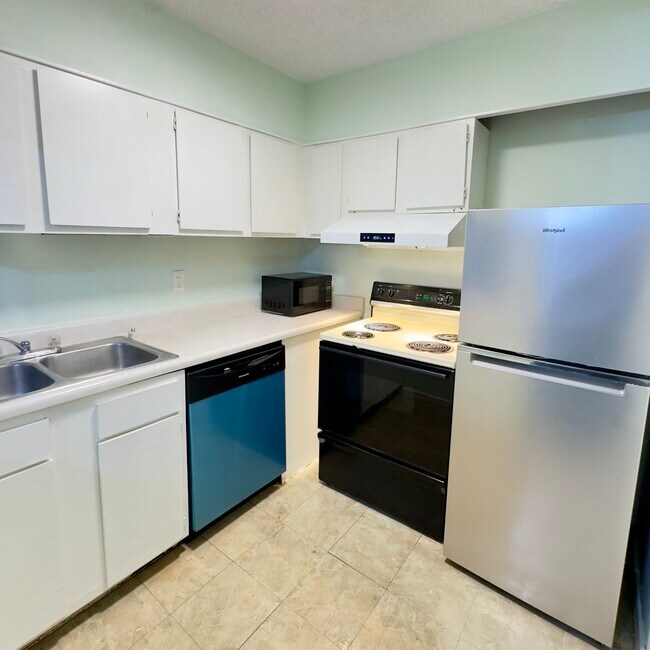 Building Photo - 6519 W Newberry Rd