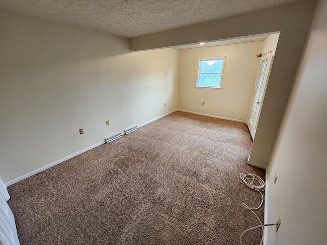 Building Photo - 102 Nottingham Dr