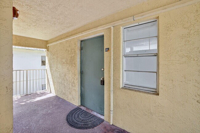 Building Photo - 4081 N Dixie Hwy