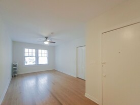 Building Photo - 4513 N Paulina St