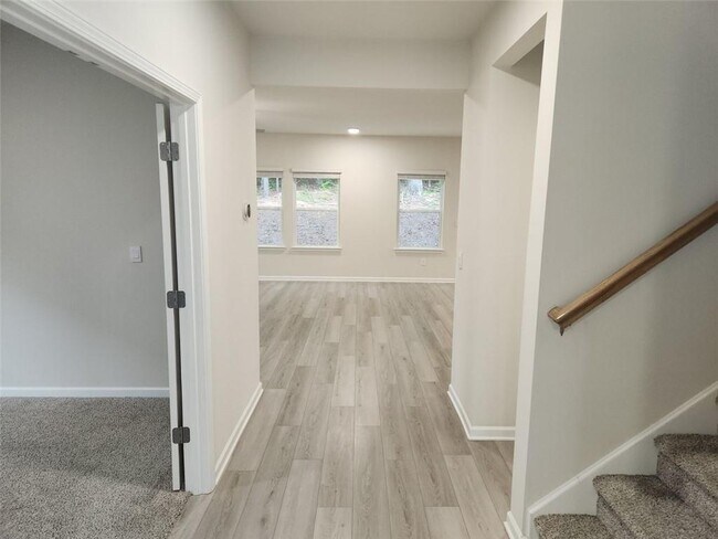 Building Photo - 235 Vly Oak Dr
