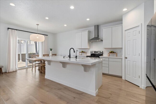 Building Photo - Gorgeous 5 Bedroom Home in Saratoga Springs!