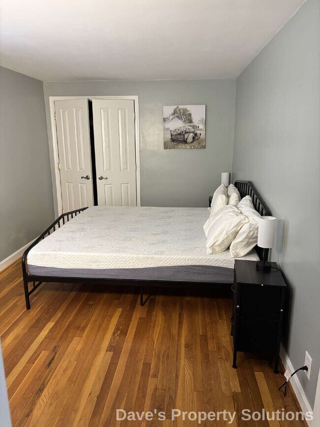 Building Photo - Experience Effortless Living in Beautiful Red Brick Ranch