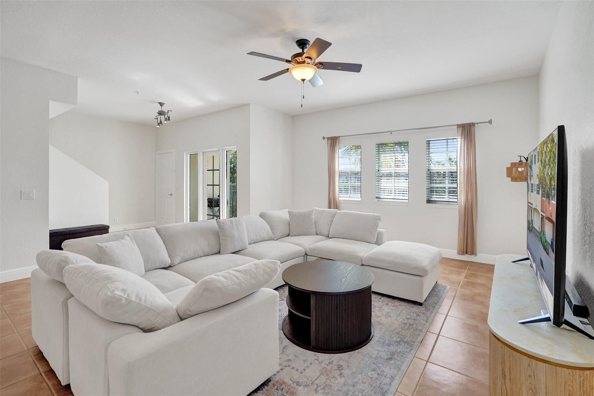 Building Photo - 228-228 SW 6th Ct