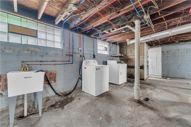 Building Photo - 19792 Pasnow Ave