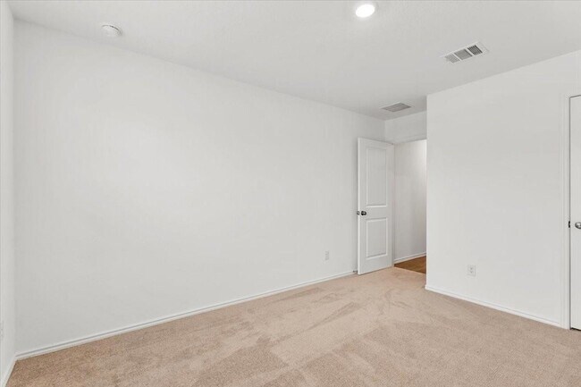 Building Photo - 104 Winged Foot Ct