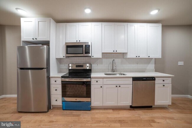 Building Photo - 1715 W Berks St