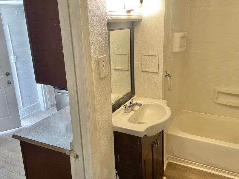 Building Photo - 603 8th St