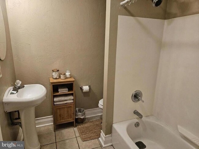 Building Photo - 246 S St Clair St