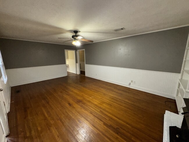 Building Photo - 1081 S Church St