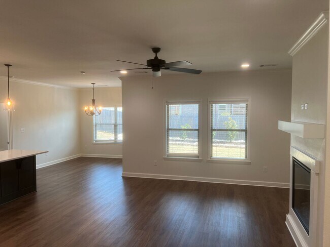 Building Photo - Charming 3 Bed 2 Bath Home