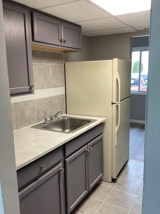 Building Photo - Three-Bedroom Townhouse Available Now