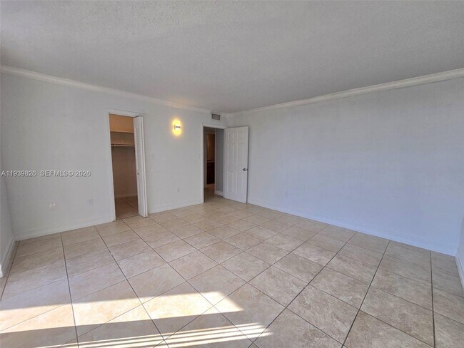 Building Photo - 6960 Miami Gardens Dr