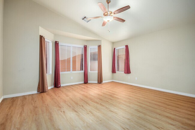 Building Photo - COMING SOON! Spacious 3 Bed, 2 Bath Home in Mesa