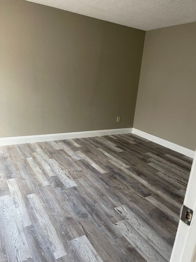 Building Photo - Available now! Williamsburg TOWNHOMES AT G...