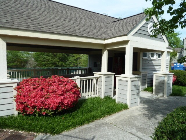 Building Photo - Mill Creek - Updated 2br 2ba garden-style ...