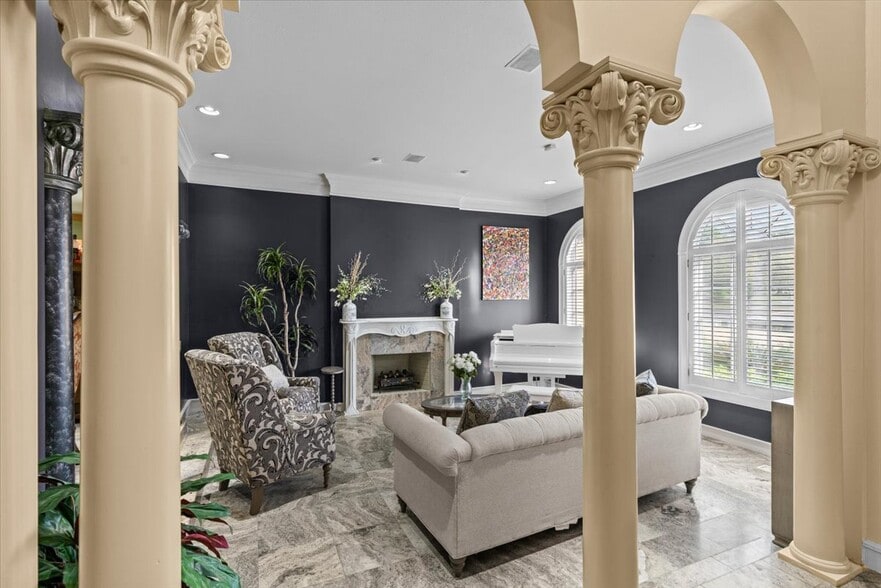 Building Photo - 200 Asphodel Dr