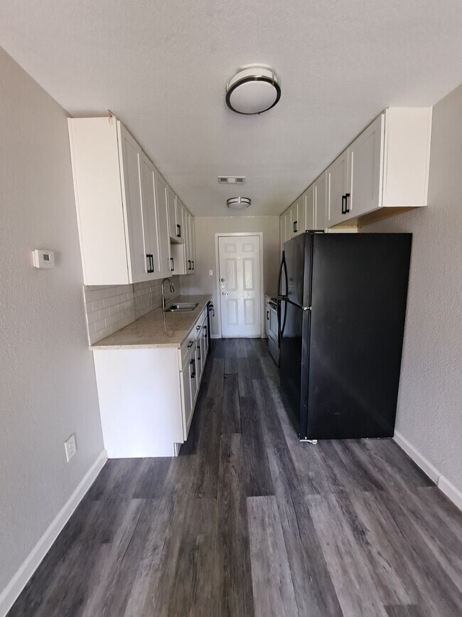 Building Photo - Cozy 2 Bedroom in Irving Available Now!