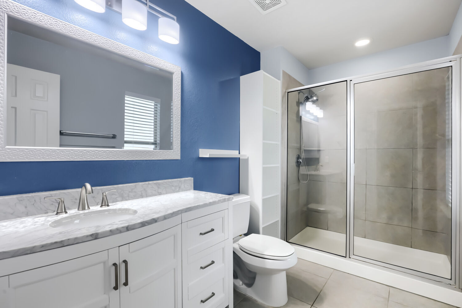 Primary bathroom with walk-in shower - 1900 Little Elm Trl