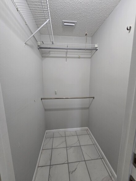 Building Photo - 843 Cambridge Ct