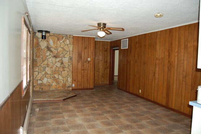 Building Photo - 123 Reedy Fork Rd