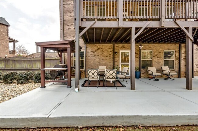 Building Photo - 2216 Golden Eagle Dr