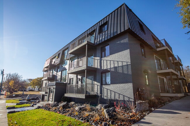 Building Photo - Excelsior Shores