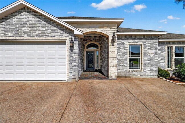 Building Photo - 15229 Barataria Dr